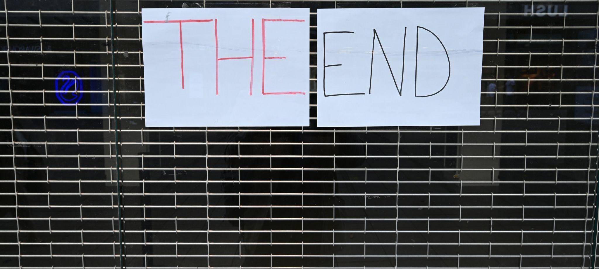 «The End» steht auf dem Zettel eines Geschäfts