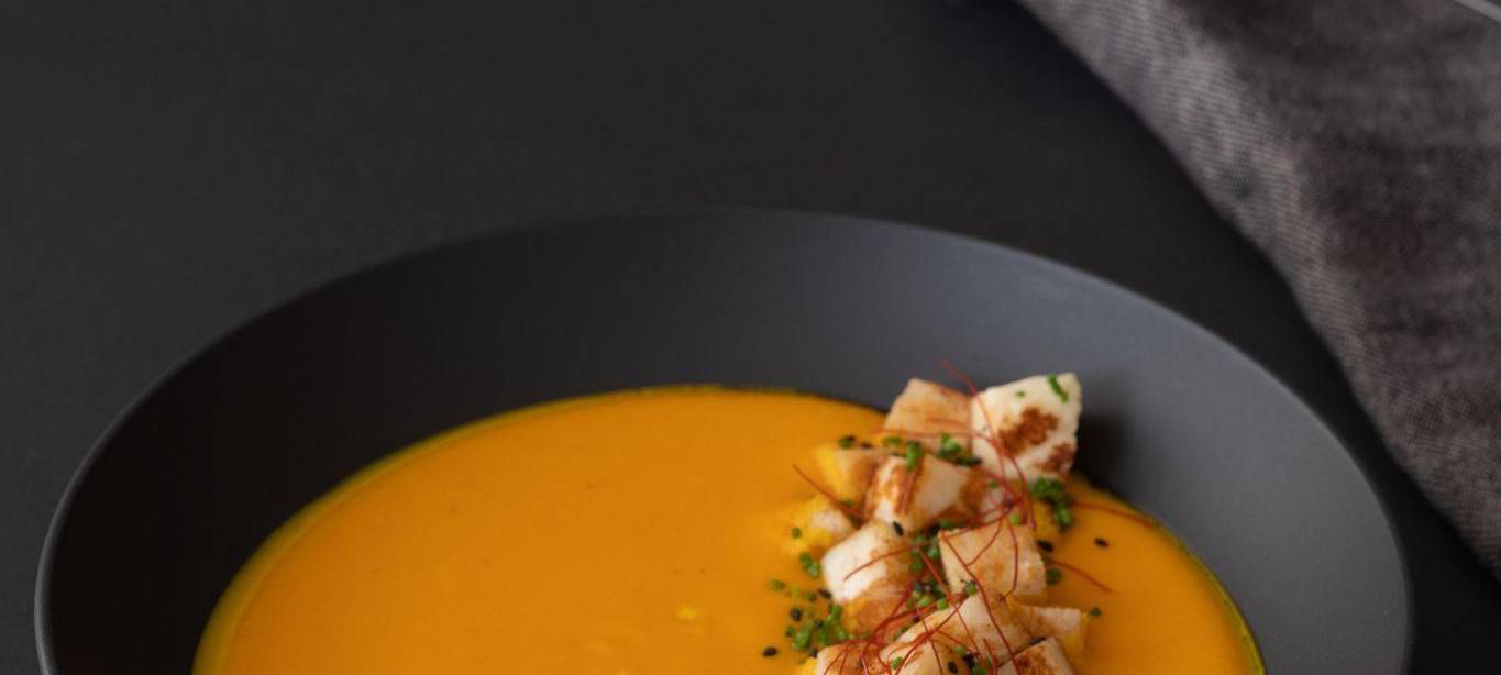 Suppe mit Croutons als Topping