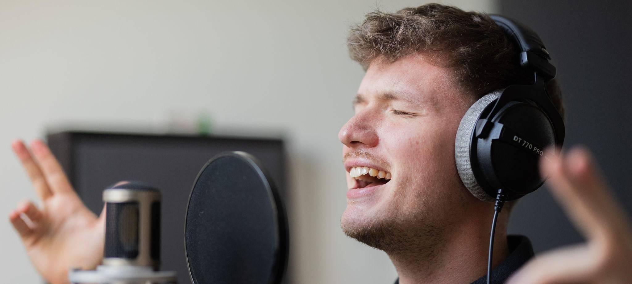 Julian Sommer in seinem Tonstudio