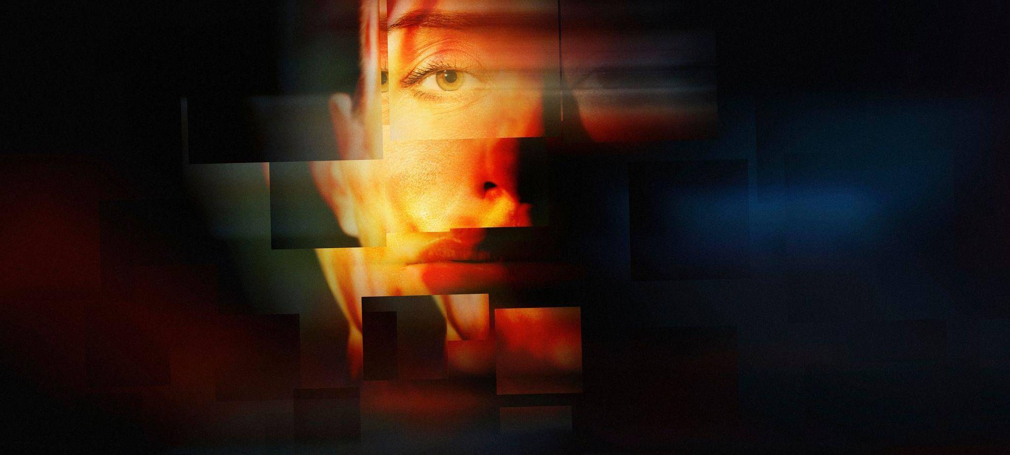 Surrealistisches Gesicht mit Glitch-Effekt