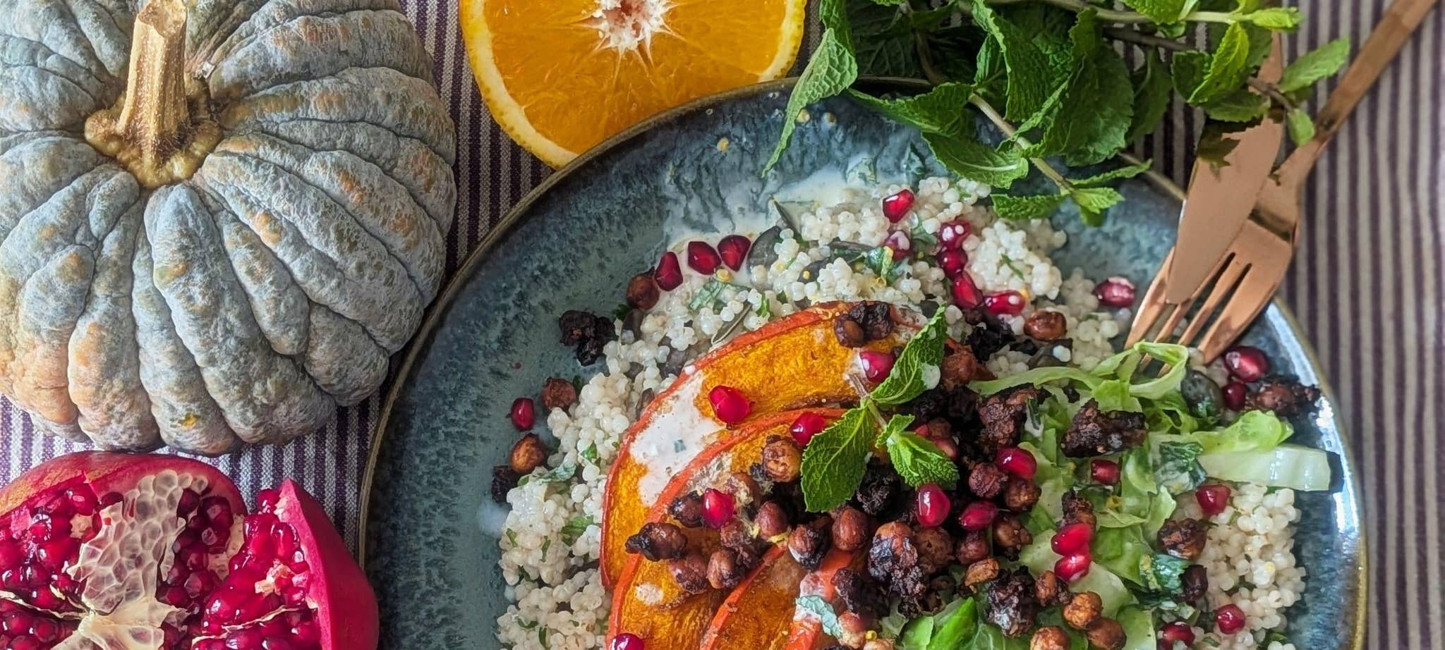 Orientalischer Ofenkürbis mit Protein-Crumble