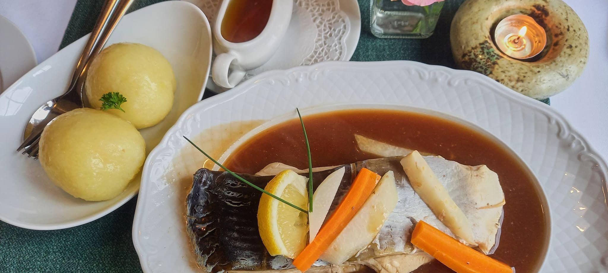 Thüringer Klöße zum Karpfen mit Bratensoße im Schloss Auerstedt